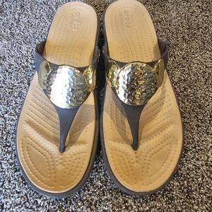 Croc sandals dark brown w/gold medallion, size 9